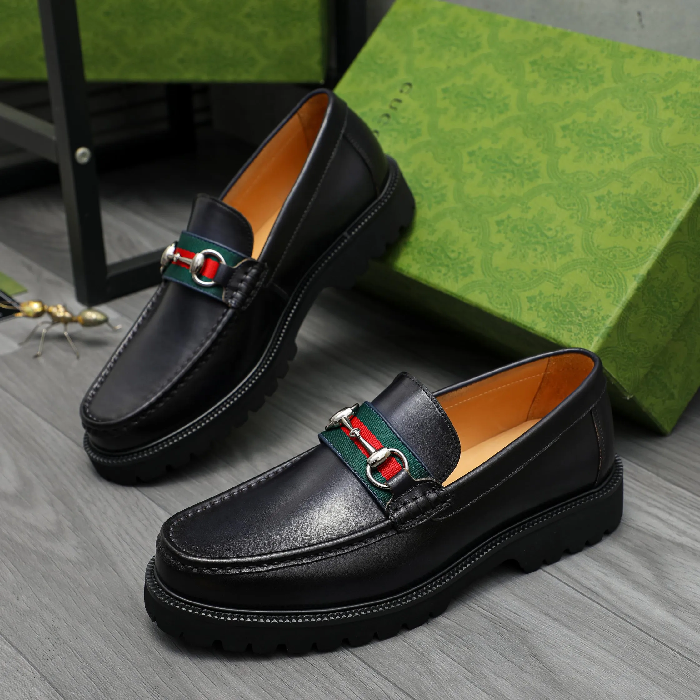 Men's shoes 💰p560 Product trademark: GUCCI "Gucci" business slip-on leather shoes Regular size: 38-46 (38.45.46 custom-made, non-returnable) Product materials: Selected pearlescent cowhide upper, cowhide lining, non-slip rubber outsole